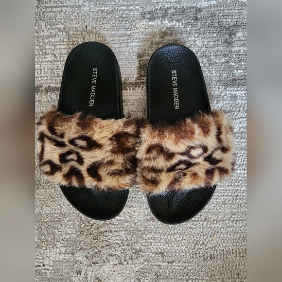 Girls Steve Madden Slides - Picture 2 of 2